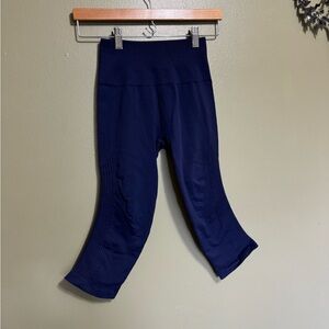 Lukulemon Navy Capri Leggings, Size‎ S